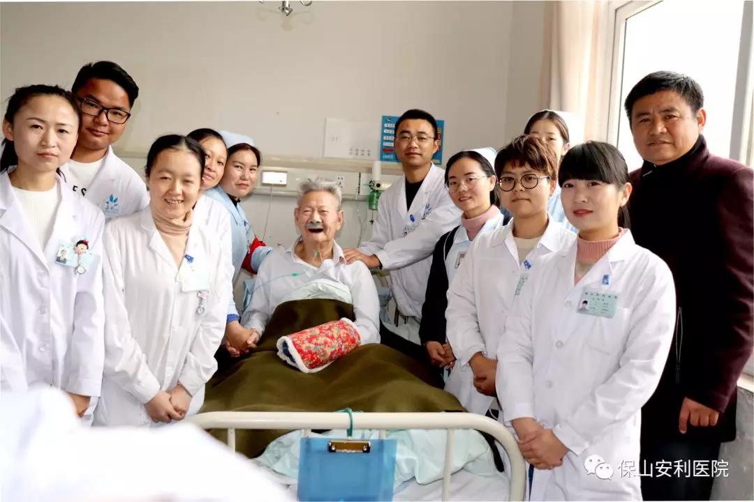 97歲八路老戰(zhàn)士身患多種疾病，常年住院視醫(yī)院為家，醫(yī)護為親人