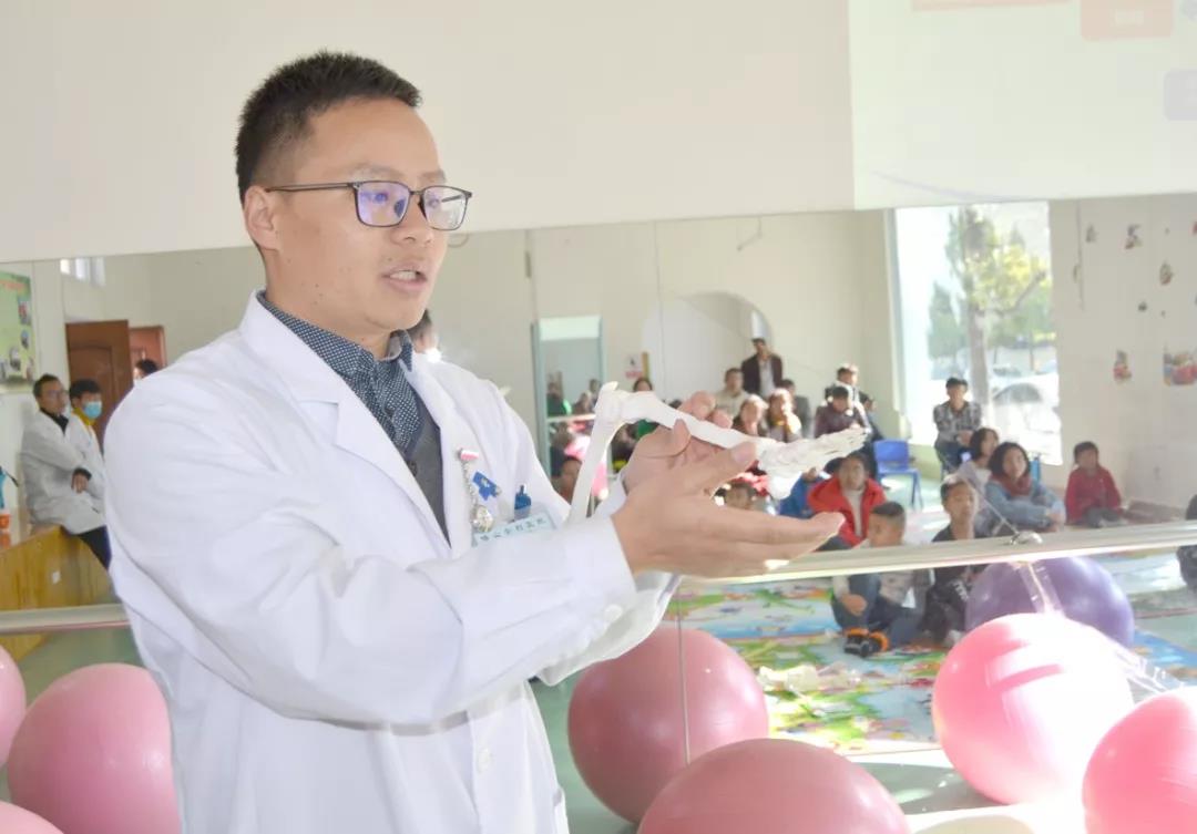 暑期青少年脊柱健康公益課，線上一對一教學(xué)指導(dǎo)！