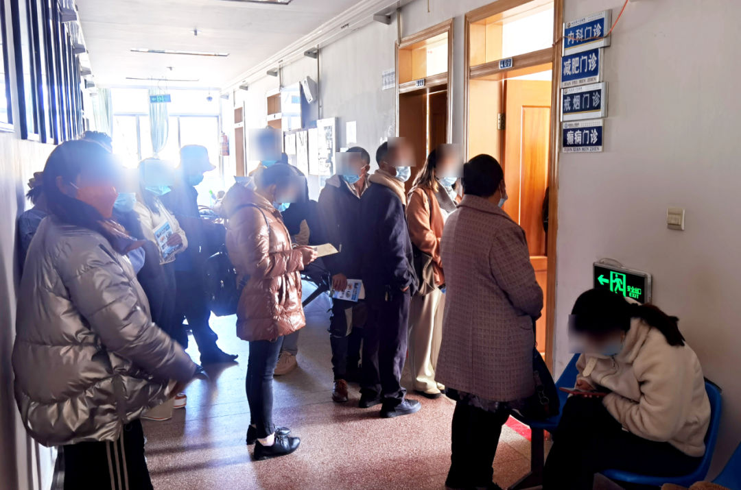 【保山安利醫(yī)院】腫瘤科張穎東主任赴施甸縣人民醫(yī)院開展腫瘤?？谱\、查房